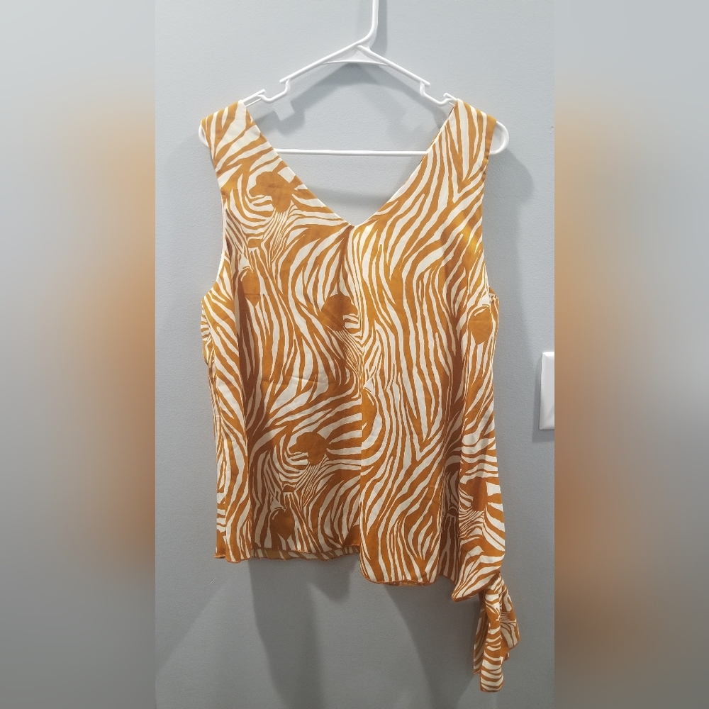 NWOT MTS tank. Large